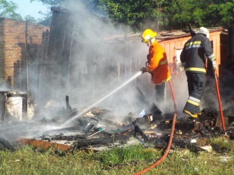 Corpo de Bombeiros amplia alerta sobre a colocação de fogo em lixos