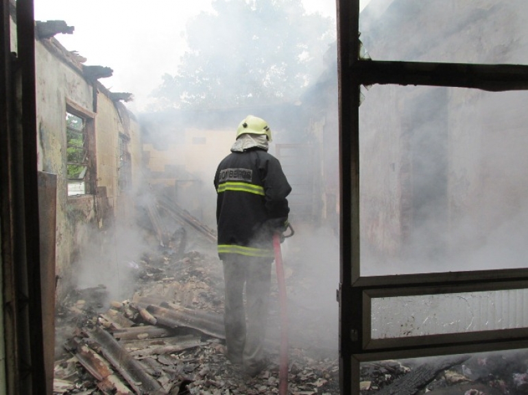 Residência fica destruída após incêndio em São Borja