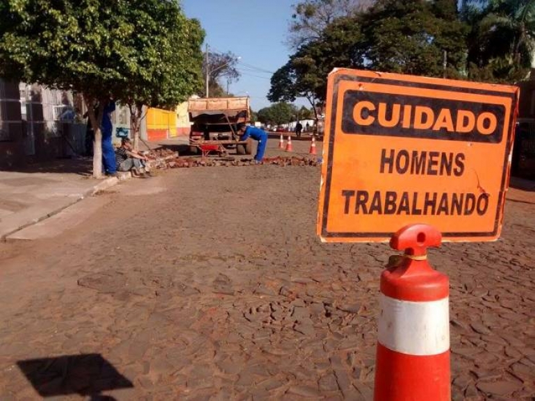 Corsan interrompe trânsito em bairros de São Borja