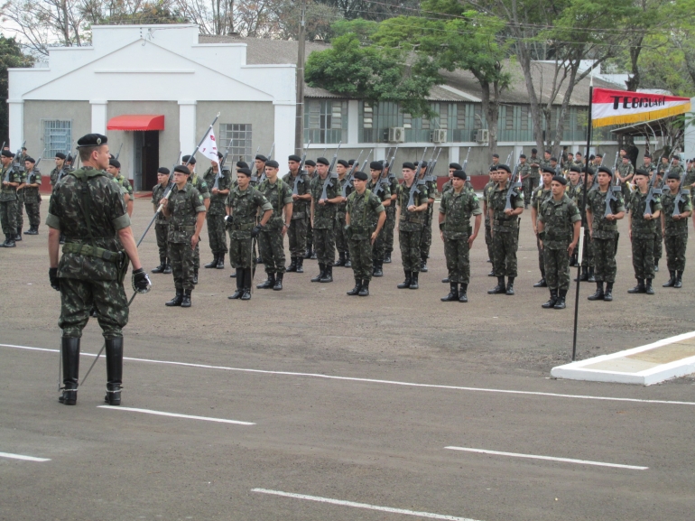 Regimento João Manoel realiza programação em homenagem ao Dia do Soldado