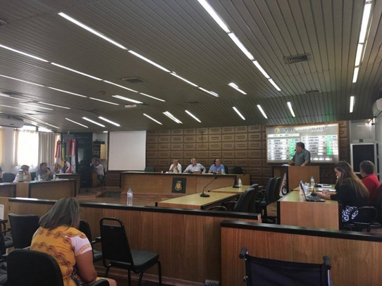 Vereadores rejeitam emenda a Projeto de Lei proposta pelo Vereador Carmelito