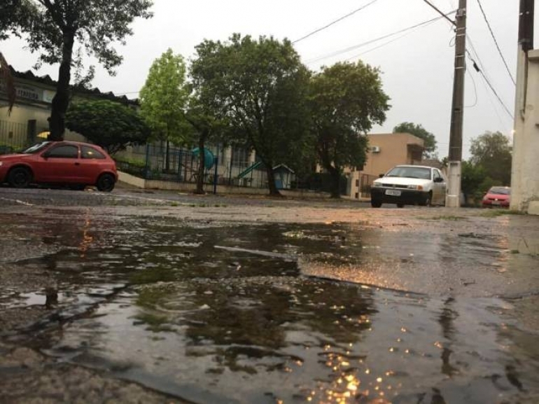Quinta-feira começou com chuva em São Borja