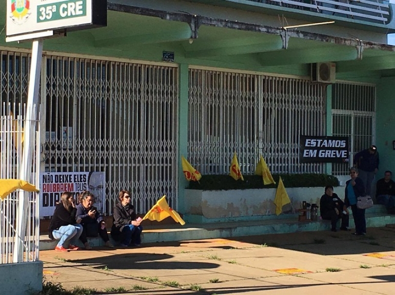 Aulas atrasadas devido à greve dos professores poderão ser recuperadas em janeiro
