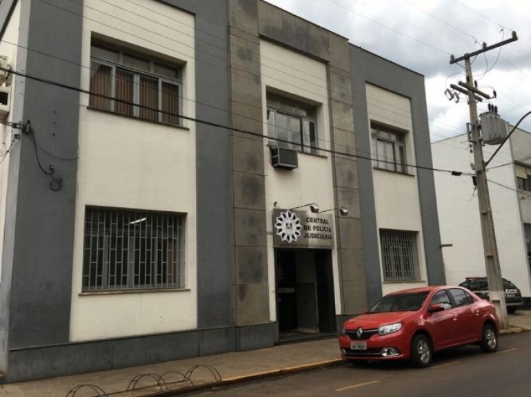 Homem perde muletas, dentadura e carteira em bar de São Borja