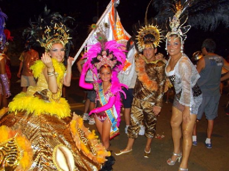  Escolas de samba se preparam para desfile 