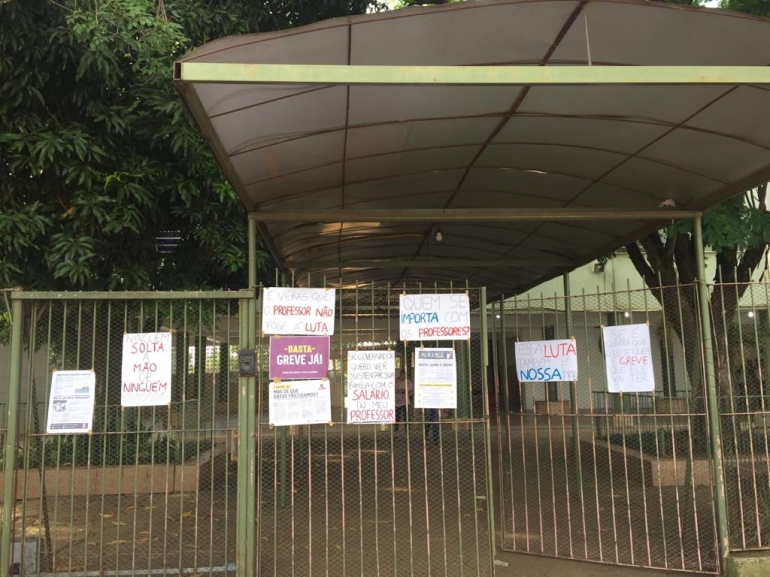  Primeiro dia de greve nas escolas conta com grande adesão