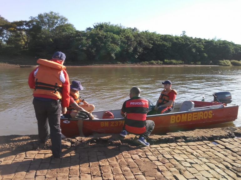 Foram retomadas nesta manhã as buscas do jovem que se afogou no Rio Uruguai