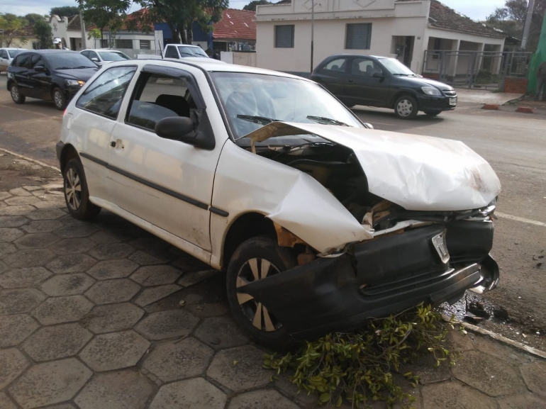  Acidente na Avenida Júlio Tróis envolve 4 carros