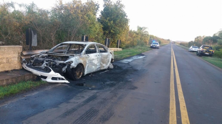 Veículo incendeia em São Borja