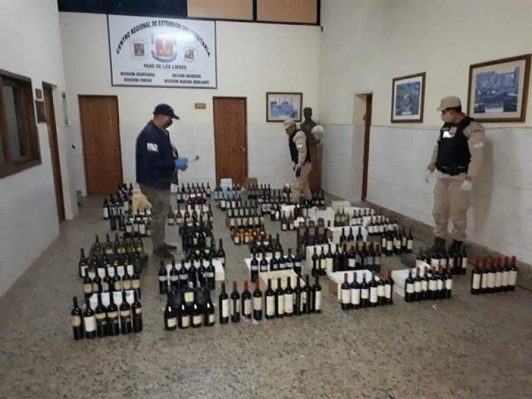 249 garrafas de vinho são apreendidas em Paso de los Libres rumo ao Brasil