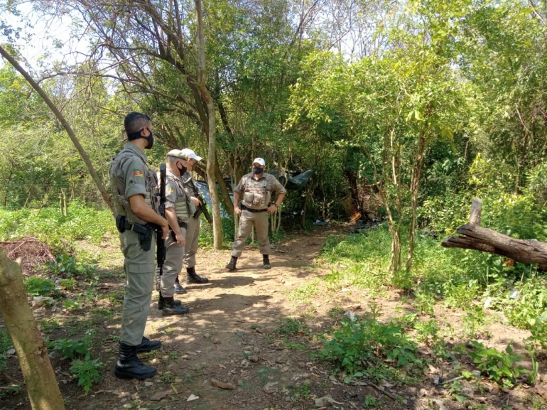 Homem é encontrado morto em terreno baldio em São Borja