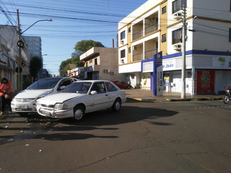 Descuido no trânsito resulta em dois acidentes no centro de SB nesta manhã