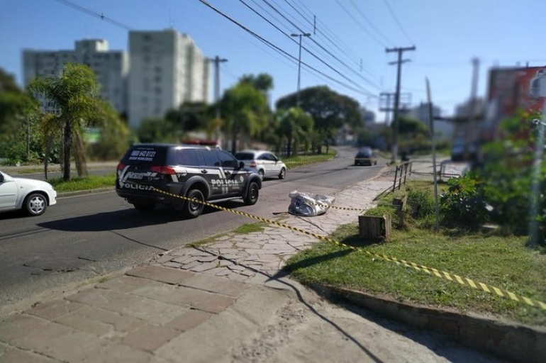 Jovem encontrado morto dentro de saco em POA havia desaparecido um dia antes 